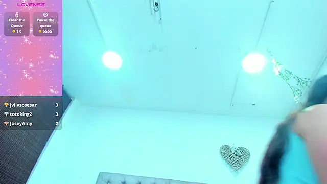 Hannah Miller   online show from 09.12.25