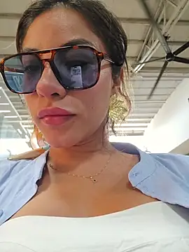 Karen San Miguel online show from 04.12.26