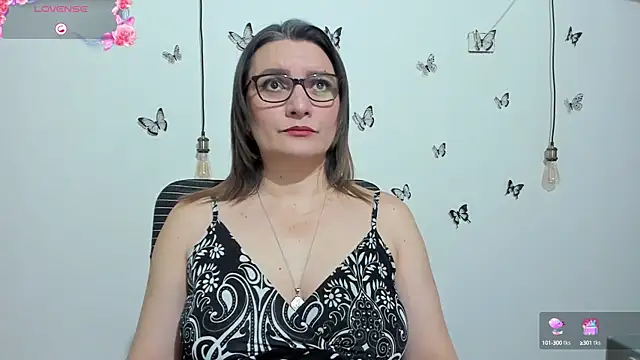 Amie Adams82  online show from 09.26.25