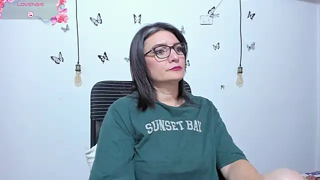 Amie Adams82  online show from 04.07.26