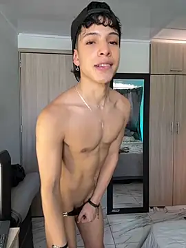 Snapshot of jade_candy_21 chatting on 11.08.25 jade candy 21 online show from 11.08.25