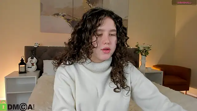 Snapshot of Ariella_Sol chatting on 10.13.25 Ariella Sol online show from 10.13.25