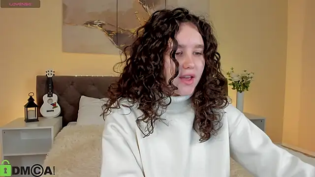 Snapshot of Ariella_Sol chatting on 10.27.25 Ariella Sol online show from 10.27.25