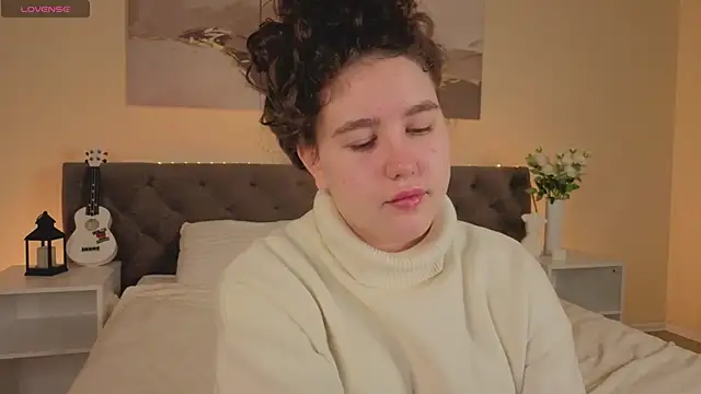 Snapshot of Ariella_Sol chatting on 11.08.25 Ariella Sol online show from 11.08.25