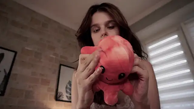 RexanneHatt online show from 02.25.25