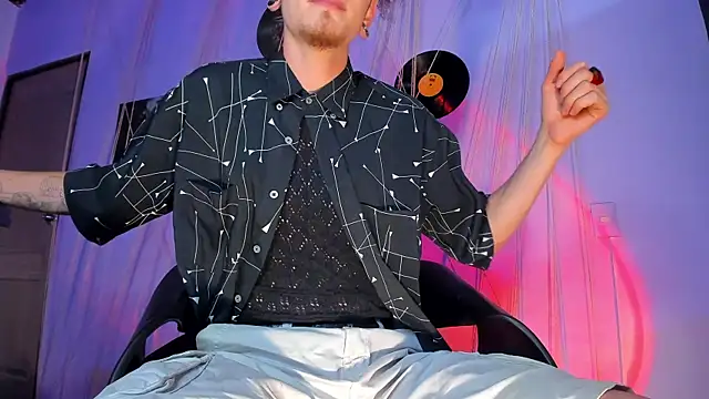 Snapshot of MrShaggy chatting on 01.24.25 MrShaggy online show from 01.24.25