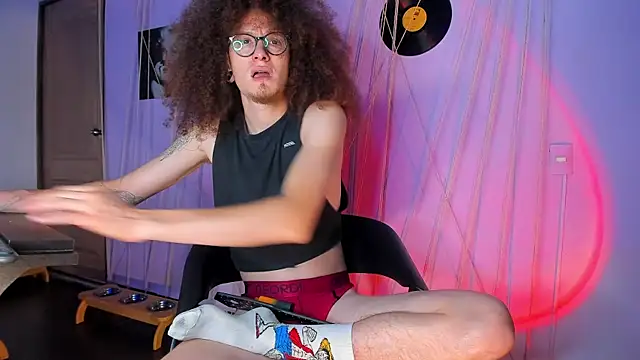 Snapshot of MrShaggy chatting on 01.27.25 MrShaggy online show from 01.27.25