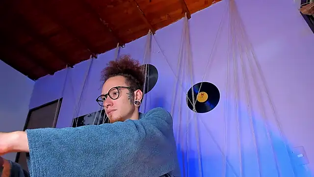 Snapshot of MrShaggy chatting on 02.03.25 MrShaggy online show from 02.03.25