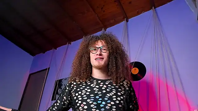 Snapshot of MrShaggy chatting on 02.15.25 MrShaggy online show from 02.15.25