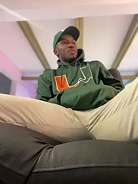 Snapshot of JamesParck chatting on 01.08.25 JamesParck online show from 01.08.25