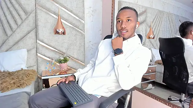 Snapshot of JamesParck chatting on 01.10.25 JamesParck online show from 01.10.25