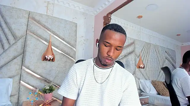 Snapshot of JamesParck chatting on 01.13.25 JamesParck online show from 01.13.25