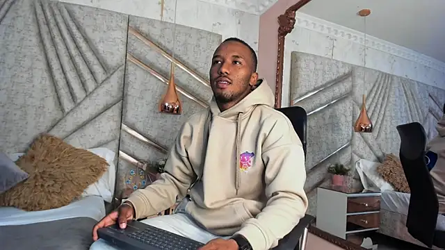 Snapshot of JamesParck chatting on 01.19.25 JamesParck online show from 01.19.25