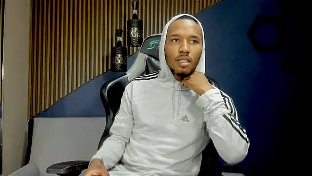 Snapshot of JamesParck chatting on 01.22.25 JamesParck online show from 01.22.25