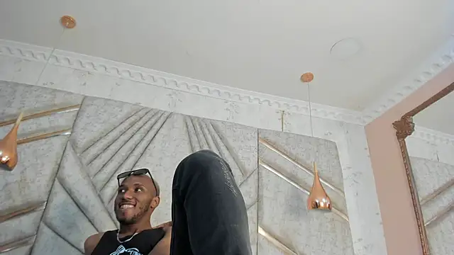 Snapshot of JamesParck chatting on 02.07.25 JamesParck online show from 02.07.25