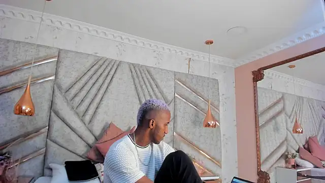 Snapshot of JamesParck chatting on 02.08.25 JamesParck online show from 02.08.25