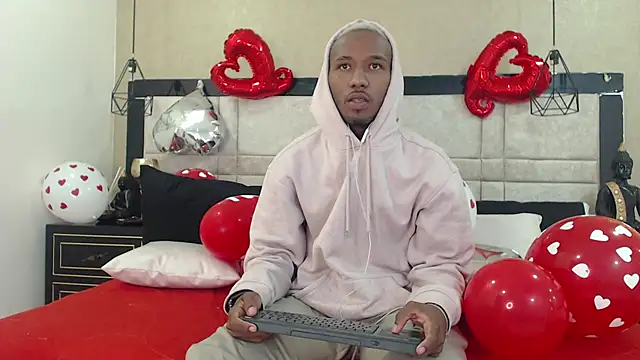 Snapshot of JamesParck chatting on 02.13.25 JamesParck online show from 02.13.25