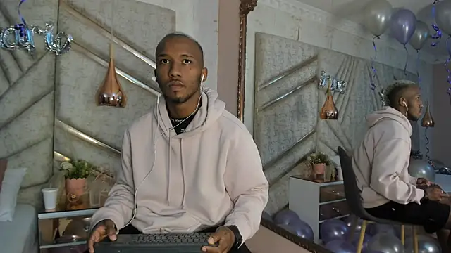 Snapshot of JamesParck chatting on 02.17.25 JamesParck online show from 02.17.25