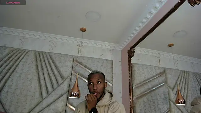 Snapshot of JamesParck chatting on 02.26.25 JamesParck online show from 02.26.25