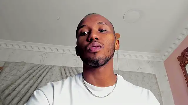 Snapshot of JamesParck chatting on 03.01.25 JamesParck online show from 03.01.25