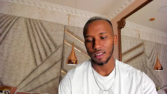 Snapshot of JamesParck chatting on 03.05.25 JamesParck online show from 03.05.25