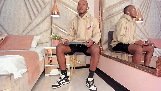 Snapshot of JamesParck chatting on 03.16.25 JamesParck online show from 03.16.25