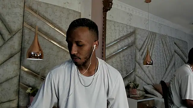 Snapshot of JamesParck chatting on 03.20.25 JamesParck online show from 03.20.25