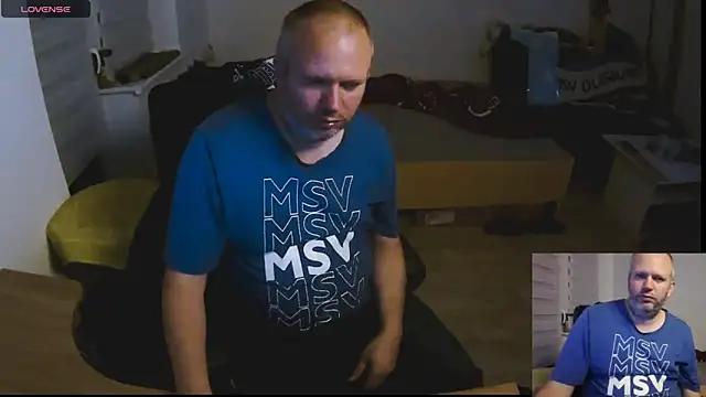 ShyBoy1982 online show from 10.10.25