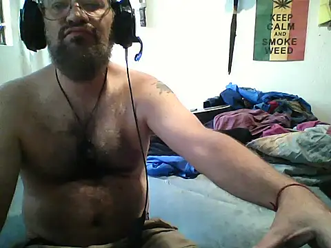 Snapshot of LECHEBALLS chatting on 09.19.25 LECHEBALLS online show from 09.19.25