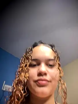 Snapshot of Lolacavalona chatting on 09.29.25 Lolacavalona online show from 09.29.25