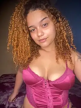 Snapshot of Lolacavalona chatting on 10.14.25 Lolacavalona online show from 10.14.25