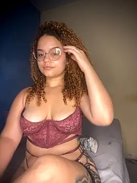 Snapshot of Lolacavalona chatting on 10.25.25 Lolacavalona online show from 10.25.25