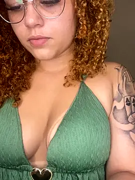 Snapshot of Lolacavalona chatting on 11.13.25 Lolacavalona online show from 11.13.25