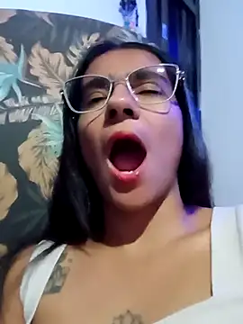 Leslly  online show from 11.15.25