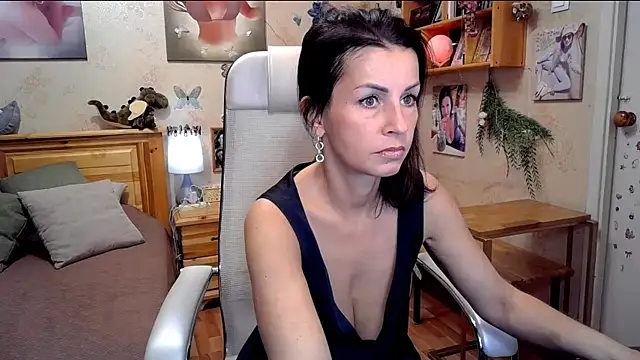 Snapshot of Kendra_Mom chatting on 10.24.25 Kendra Mom online show from 10.24.25