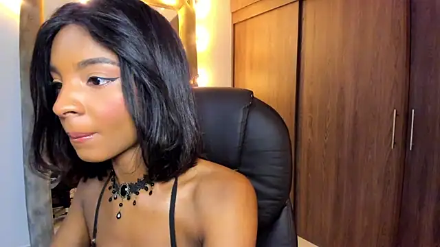 Snapshot of alikahouston4 chatting on 11.07.25 alikahouston4 online show from 11.07.25