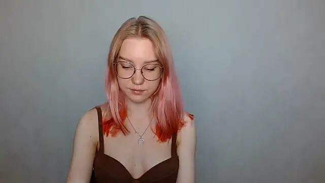 Snapshot of cindi_hot chatting on 12.08.24 cindi hot online show from 12.08.24