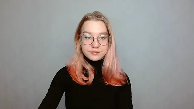 Snapshot of cindi_hot chatting on 12.26.24 cindi hot online show from 12.26.24