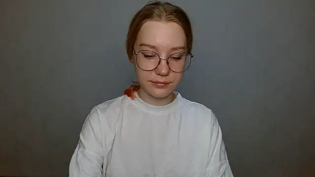 Snapshot of cindi_hot chatting on 12.27.24 cindi hot online show from 12.27.24