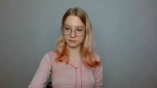 Snapshot of cindi_hot chatting on 01.12.25 cindi hot online show from 01.12.25