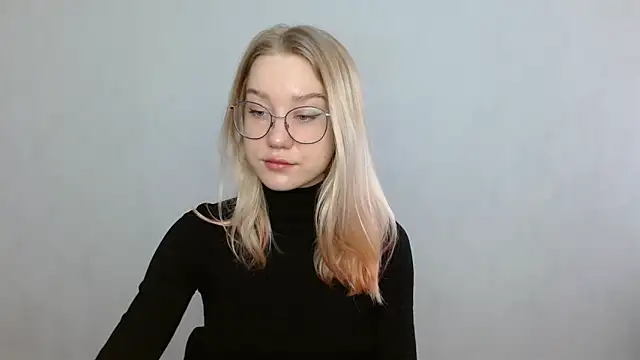 Snapshot of cindi_hot chatting on 02.03.25 cindi hot online show from 02.03.25