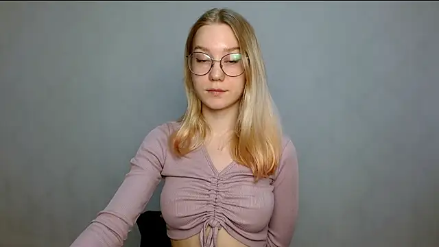 Snapshot of cindi_hot chatting on 02.21.25 cindi hot online show from 02.21.25