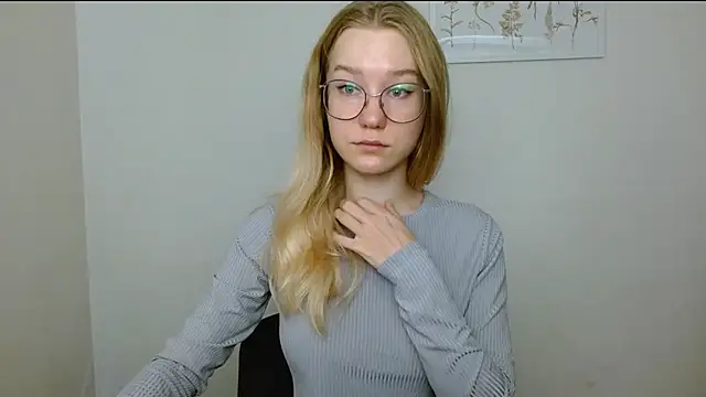 Snapshot of cindi_hot chatting on 09.25.25 cindi hot online show from 09.25.25