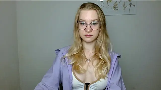 Snapshot of cindi_hot chatting on 10.08.25 cindi hot online show from 10.08.25