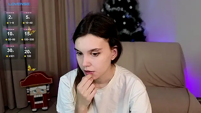 Snapshot of SusieMorris chatting on 12.28.24 SusieMorris online show from 12.28.24