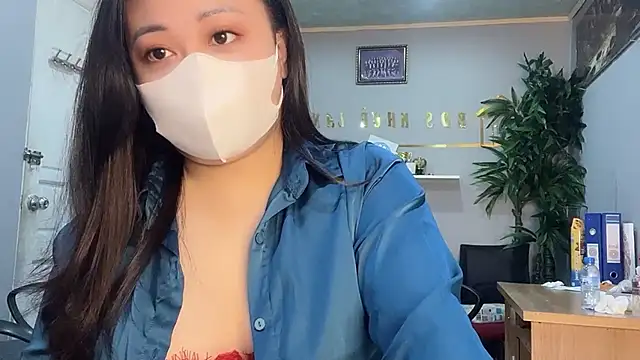 Snapshot of Bamboo_Swetie chatting on 12.17.24 Bamboo Swetie online show from 12.17.24