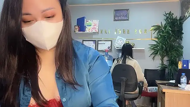 Snapshot of Bamboo_Swetie chatting on 12.17.24 Bamboo Swetie online show from 12.17.24