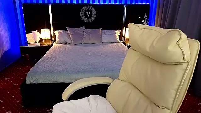 Snapshot of Lexi_Si chatting on 10.21.25 Lexi Si online show from 10.21.25