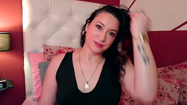 Snapshot of jessi_lovers chatting on 02.25.25 jessi lovers online show from 02.25.25