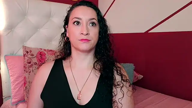 Snapshot of jessi_lovers chatting on 02.25.25 jessi lovers online show from 02.25.25